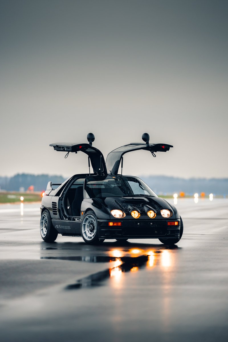 Memphis' only Autozam A-1 and a beautiful Porsche visited us a few weeks ago. Sure does make our brand new runway look fast! Thanks Michael Carruth and Luke Tylee. 

📷: Brian Irby