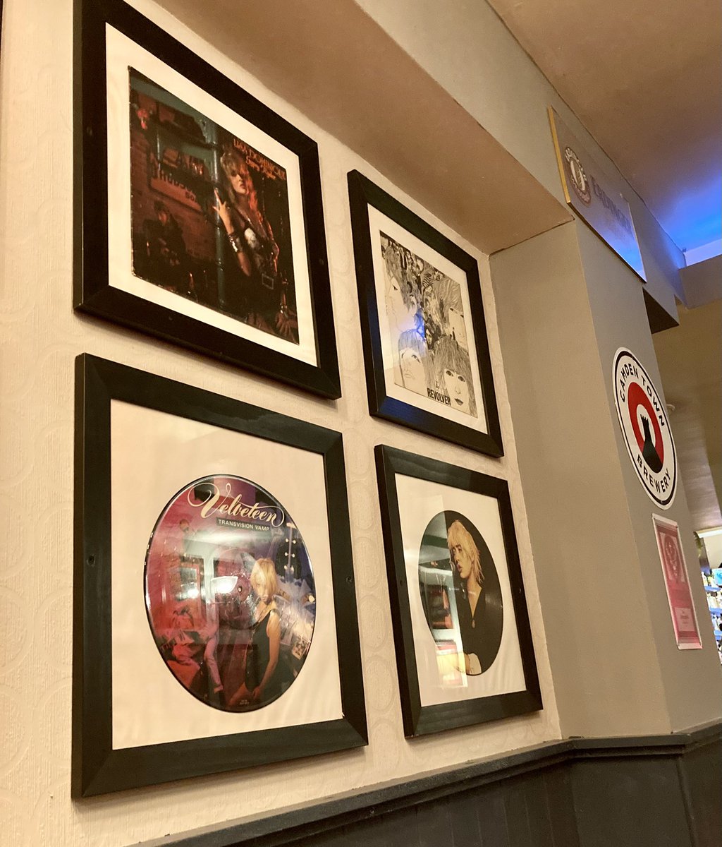 StymieSi's tweet photo. Scale & Feather, ‘Ull. Revisit as formally Walters but nice it feels same, still great album artwork n top ale. Inquisitive flat cap chaps get me on the Maple Porter, & reckon Leeds is known as ‘string of beads’ but not heard that before 😂 #CountdownTo6 https://t.co/QEilBvabTT