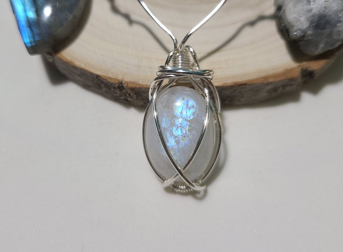 Drageadroth's tweet image. Gorgeous Moonstone WIP. Update tomorrow! 🖤🖤🖤