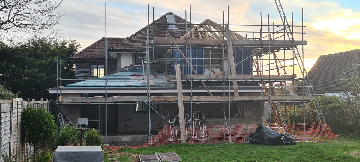 Our Middleton extension is taking shape nicely… keep your eyes peeled for more photos soon! 🏠

#msbc #construction #visitsussex #westsussex #chichester