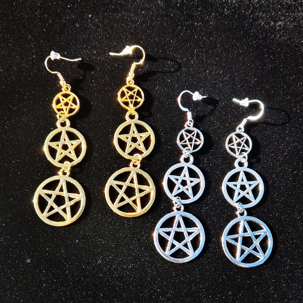 CosmicCryptShop's tweet image. Gorgeous gorgeous girls want witchy jewelry for Valentine's day ✨✨