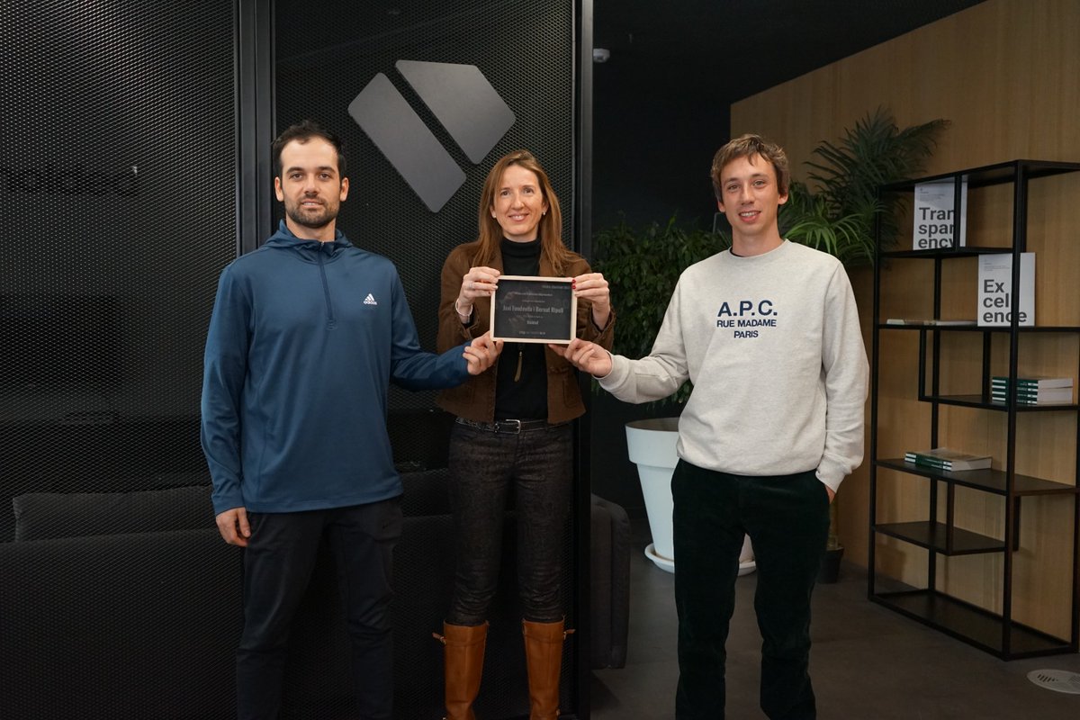 22@Network Barcelona (@22networkbcn) on Twitter photo 👏 ¡<a href="/isabelsabadi/">Isabel Sabadí Masó</a>, directora de #22NETWORKBCN entrega del premio a la trayectoria emprendedora a <a href="/holded_ES/">Holded ES</a>!
Reciben el premio <a href="/Javifondevila/">Javi Fondevila</a> y <a href="/bernatripoll/">Bernat Ripoll</a>, cofundadores de <a href="/holded_ES/">Holded ES</a>, empresa tecnológica que ha desarrollado y comercializado un software de gestión empresarial. 👏 ¡<a href="/isabelsabadi/">Isabel Sabadí Masó</a>, directora de #22NETWORKBCN entrega del premio a la trayectoria emprendedora a <a href="/holded_ES/">Holded ES</a>!
Reciben el premio <a href="/Javifondevila/">Javi Fondevila</a> y <a href="/bernatripoll/">Bernat Ripoll</a>, cofundadores de <a href="/holded_ES/">Holded ES</a>, empresa tecnológica que ha desarrollado y comercializado un software de gestión empresarial.
