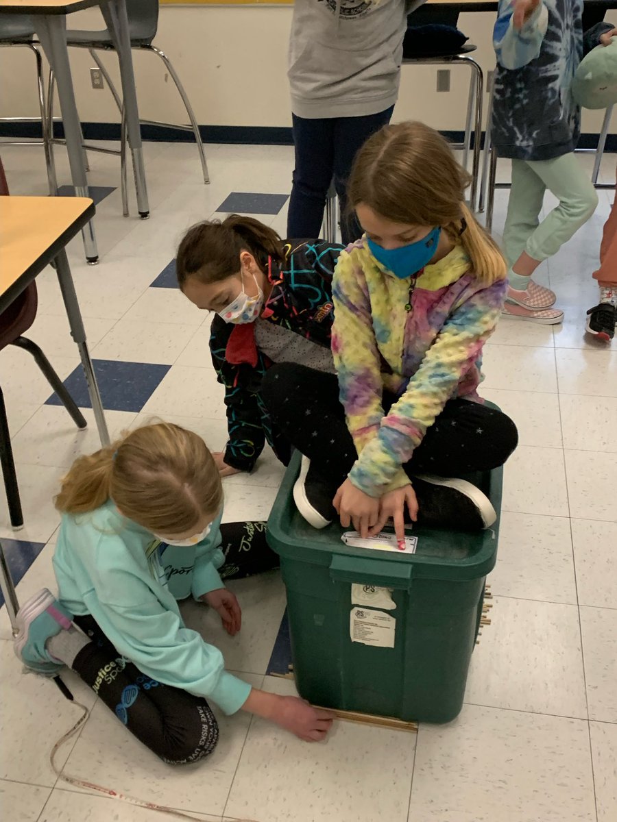 What’s the advantage? Today our grade 4s tested if using rollers would decrease the effort needed to move the load. Fun hands on learning! <a href="/St_JohnXXIII/">Saint John XXIII CS</a> <a href="/MrsBoehm/">Bonnie-Lynne Boehm</a> <a href="/EICSCatholic/">Elk Island Catholic Schools</a> <a href="/JackieComartin/">Jackie Comartin</a>