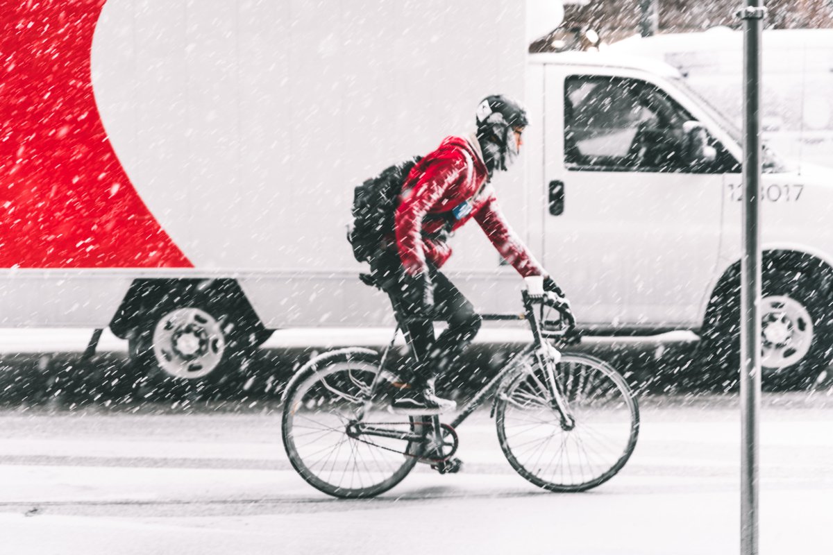 Winter and snow don’t have to stop you from cycling. But it’s important to be safe. Here’s what you need to know about cycling in the winter - smartcommute.ca/Public/CustomP…