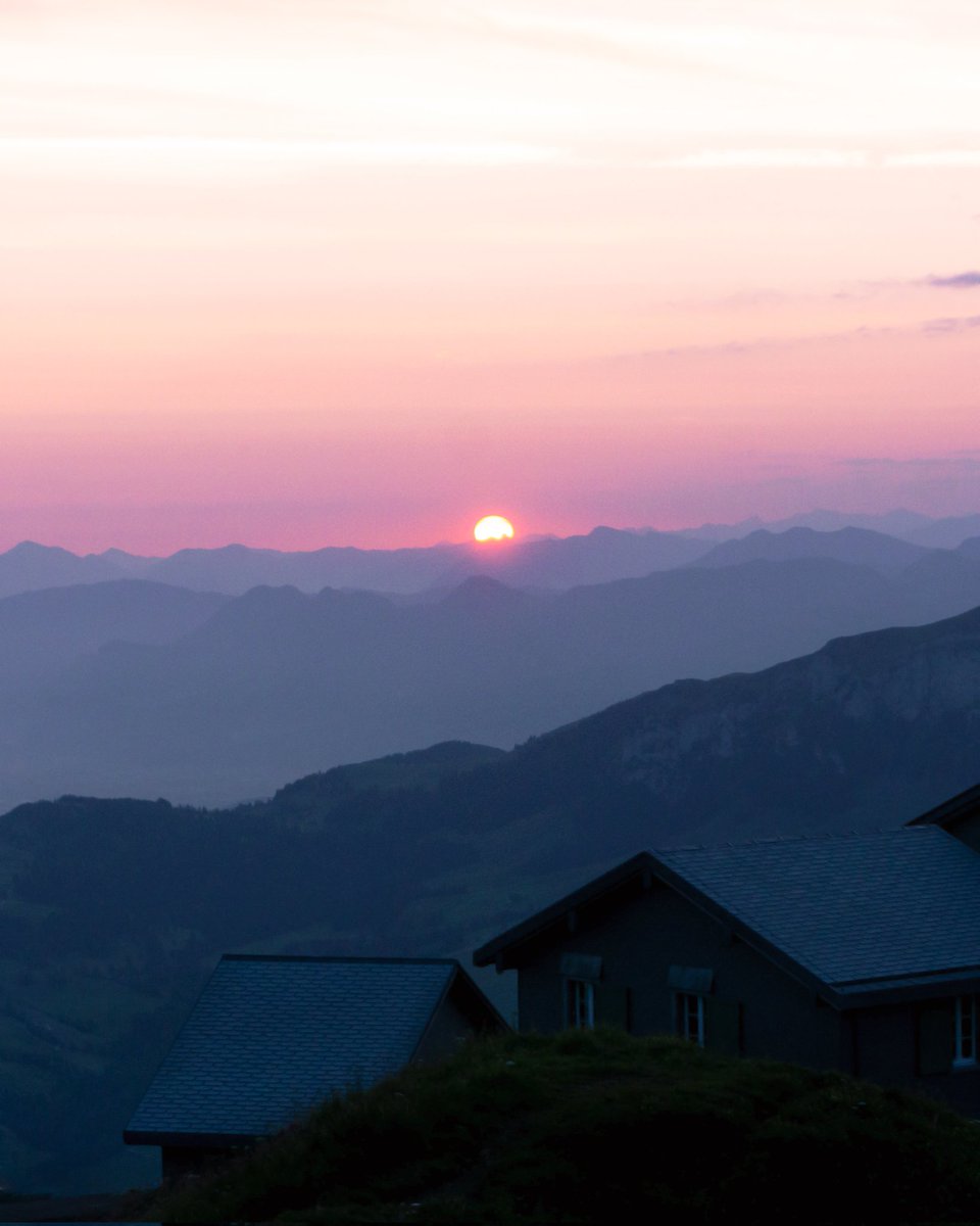 roamwithnithya's tweet photo. @BraydenCreation Sunrise at Schäfler, Switzerland 🌞 https://t.co/x4LZKmx64I