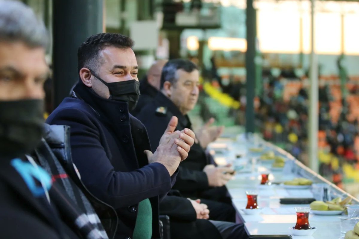 Alanyaspor'umuz ile Hatayspor arasında oynanan Süper Lig maçını Hatay Büyükşehir Belediye Başkanı Doç. Dr. Sayın Lütfü Savaş ile birlikte izledik. Centilmence mücadelelerinden ötürü her iki ekibimizi tebrik eder, Alanyaspor'umuzu galibiyetinden ötürü kutlarım.

#Alanyaspor