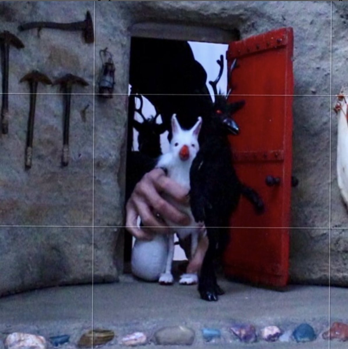 SEED_SAND_FILM's tweet image. Animating the characters entering the Antlered Ones’ house. (Screen grab from #Dragonframe while animating; that's why you see a grid over the photo) #stopmotionanimation