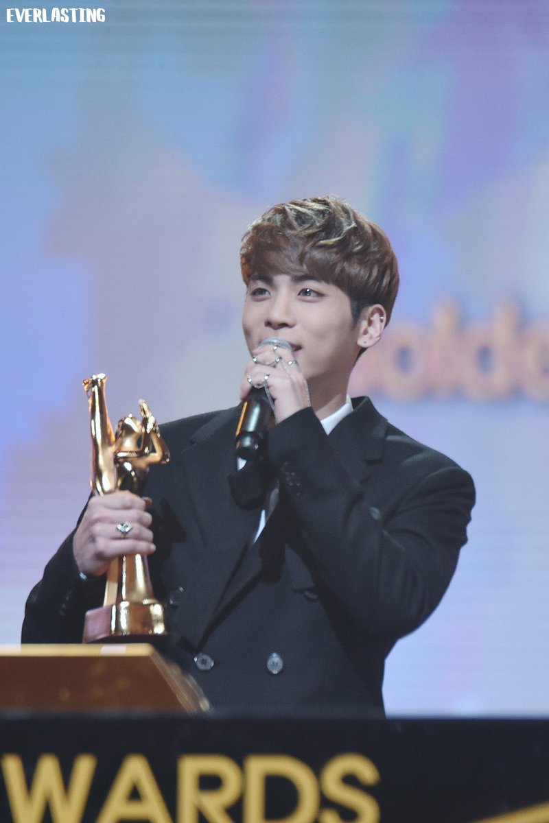 jonghyun pics🌙 tweet media
