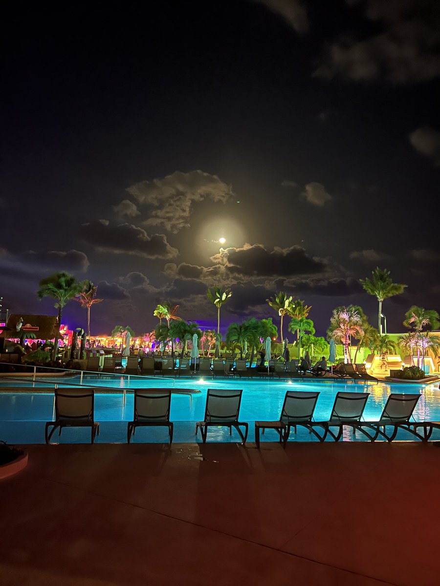 sjonas1225's tweet photo. ultimate beach party 🎉🧉🏝
#cmp22 🤍 #CrashMyPlaya 🤍 https://t.co/c3Mvar1CXU