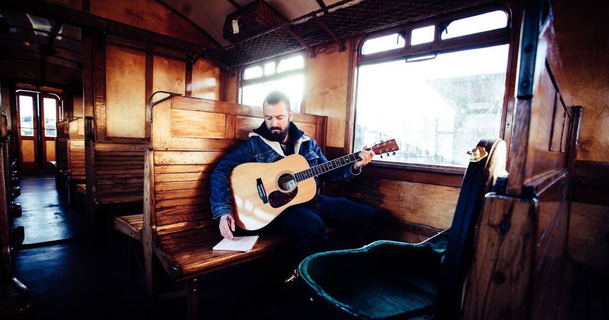 Vanaf 19.00 uur PrietPraat met news from New Delhi Daily, feitjes uit de geschiedenis met Johnny van Dis, we bellen met Ramon de Barman, updates over the Voice, Dirk de dichter en aan de telefoon Peetman over zin nieuwe single en het contact met de familie Cash...WFM96.nl