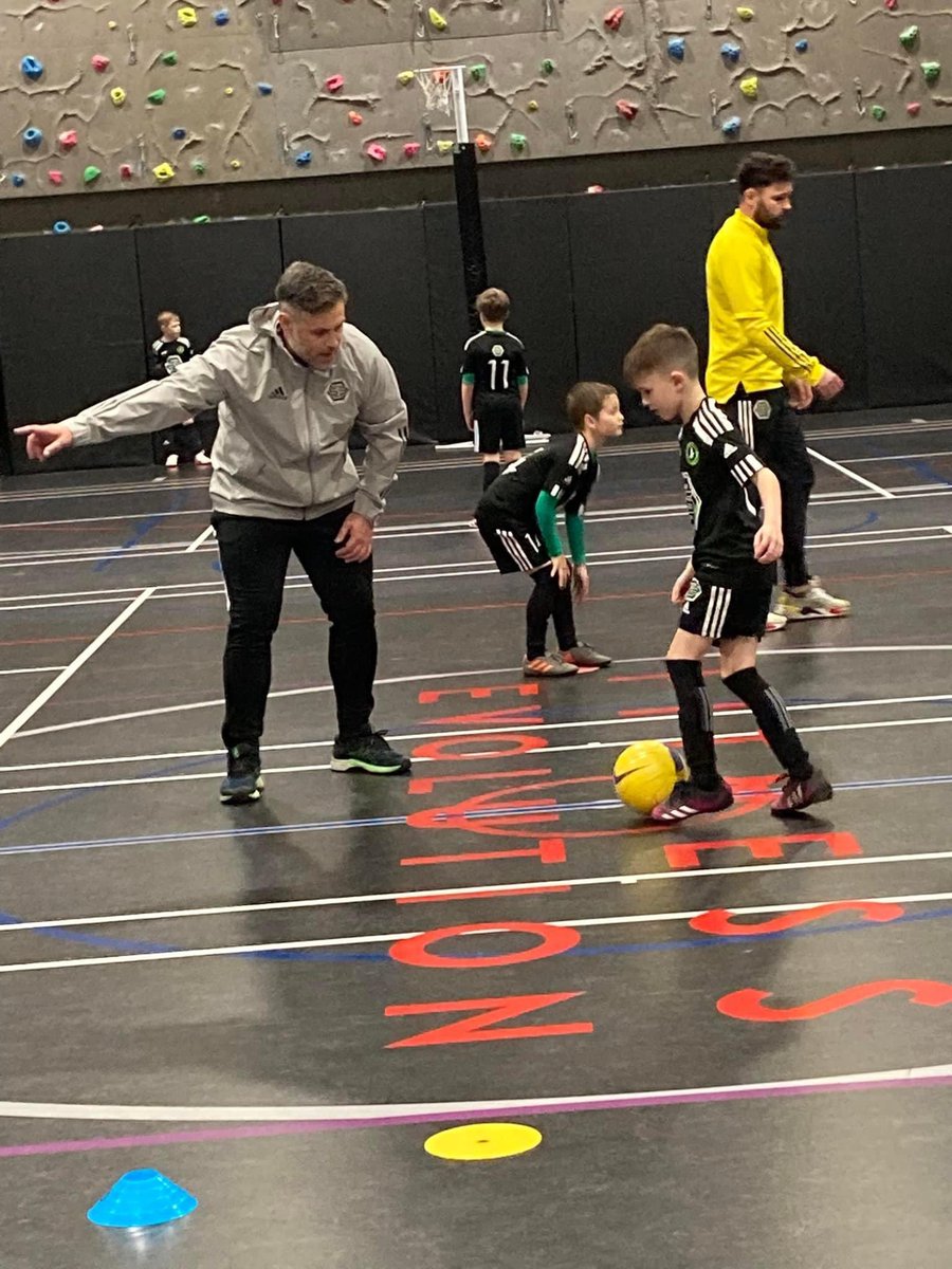 PFPanthers19's tweet photo. Another superb training session last night with one of our team sponsors Sensible Soccer. Splitting into small groups and creating several mini-sessions allowed everybody to keep moving and be given equal opportunities to learn new skills! @fitevoburnley @SoccerLtd #Grassroots https://t.co/BVc9zpMhPu