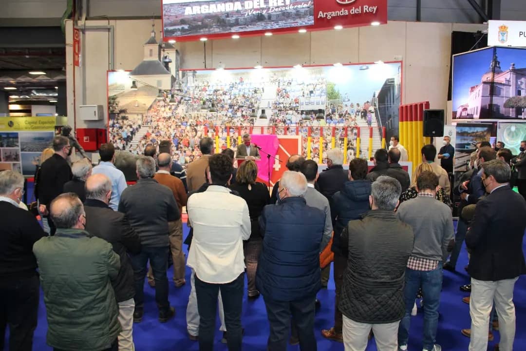 Arganda_Ayto's tweet image. El stand de #Arganda en @fitur_madrid, dedicado a las Fiestas Patronales en honor a la Virgen de la Soledad, ha acogido un acto monográfico sobre los eventos taurinos en la localidad con la participación de distintos representantes del mundo del toro
cutt.ly/5IPAv3j