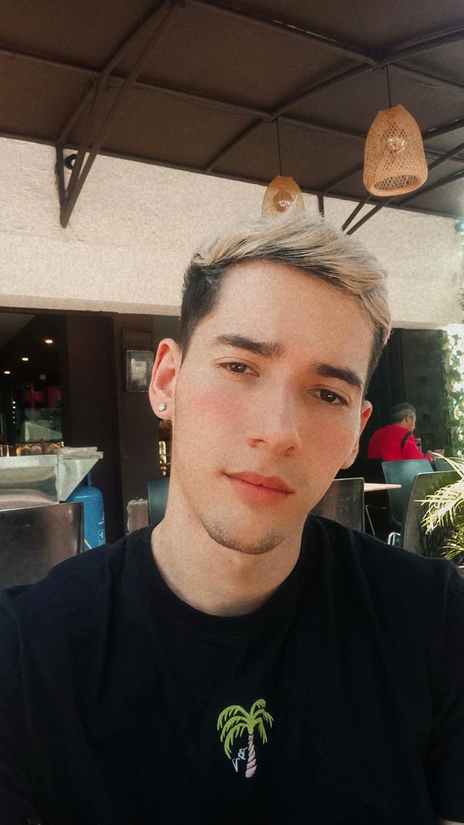 Dylan Benett’s pics and videos