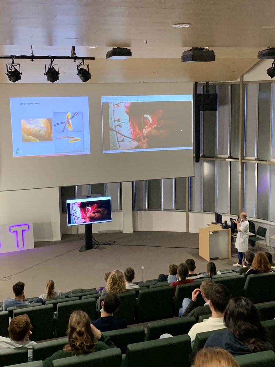 thoraxtwente's tweet photo. Vandaag in @ziekenhuisMST 40 studenten #TG van de @UTwente te gast die hebben meegekeken vanuit ons auditorium met een bypass operatie.Altijd indrukwekkend! 

@NVvTG #Zorg #thoraxchirurgie @Hartstichting #bypass https://t.co/TV4rJU9M3e