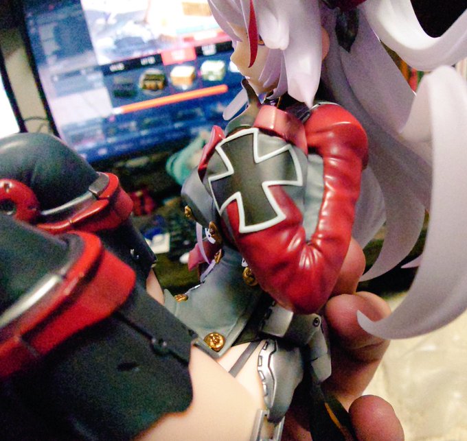 服のシワとか、微細なグラデーションのかかり具合とか、ウェーブした髪の束とか他にもあるよ 