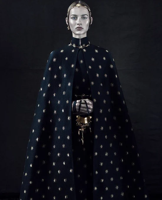 FW2015/2016のヴァレンティノのファッションポートレート美しい。何のコンセプトなんだろ。 