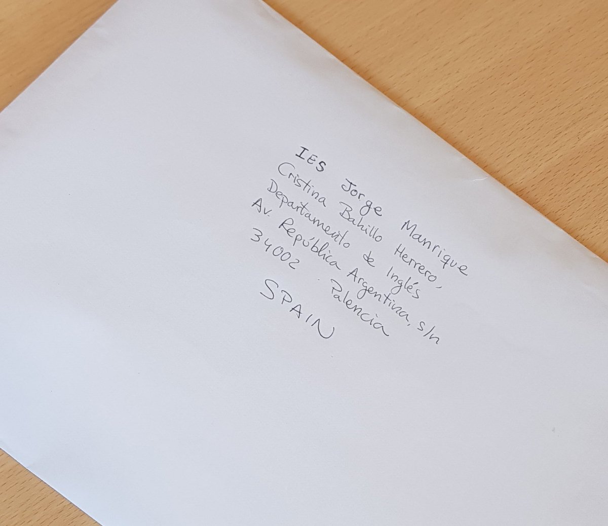 CHSG_MFL's tweet photo. #penpal #Spanish Not easy to travel in the current times but we can still share out lives with people in other countries. 
Here go our Y10 letters to their penpals in #Palencia, #Spain. This is #Carshalton calling! From @CarshaltonHigh to @iesjorgedepal https://t.co/zEvs20MRIp