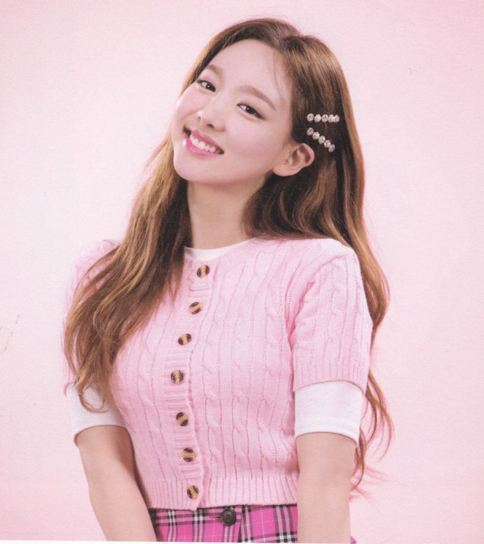 archivenayeon's tweet photo. nayeon in pink ♡ https://t.co/oTXG5XYX5h