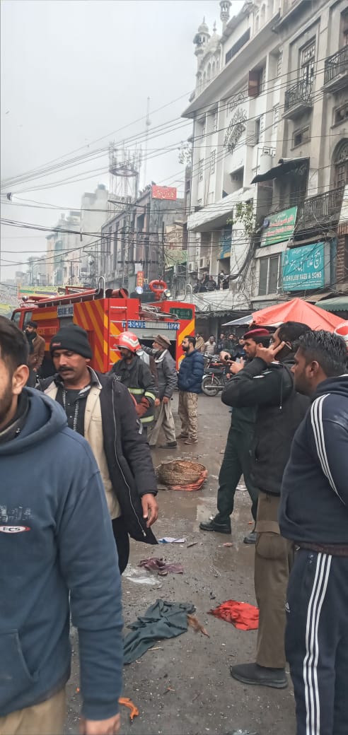 ExposeAntiIndia's tweet photo. The nature of the blast has yet to be ascertained. Forensic teams are also considering the possibility of a time-triggered improvised explosive device (#IED) and evidence from the site is being collected
#terrorist #Pakistan #AnarKaliBazaar #anarkaliblast
#PakistanMovingBackward https://t.co/RJEI7rO7Q4