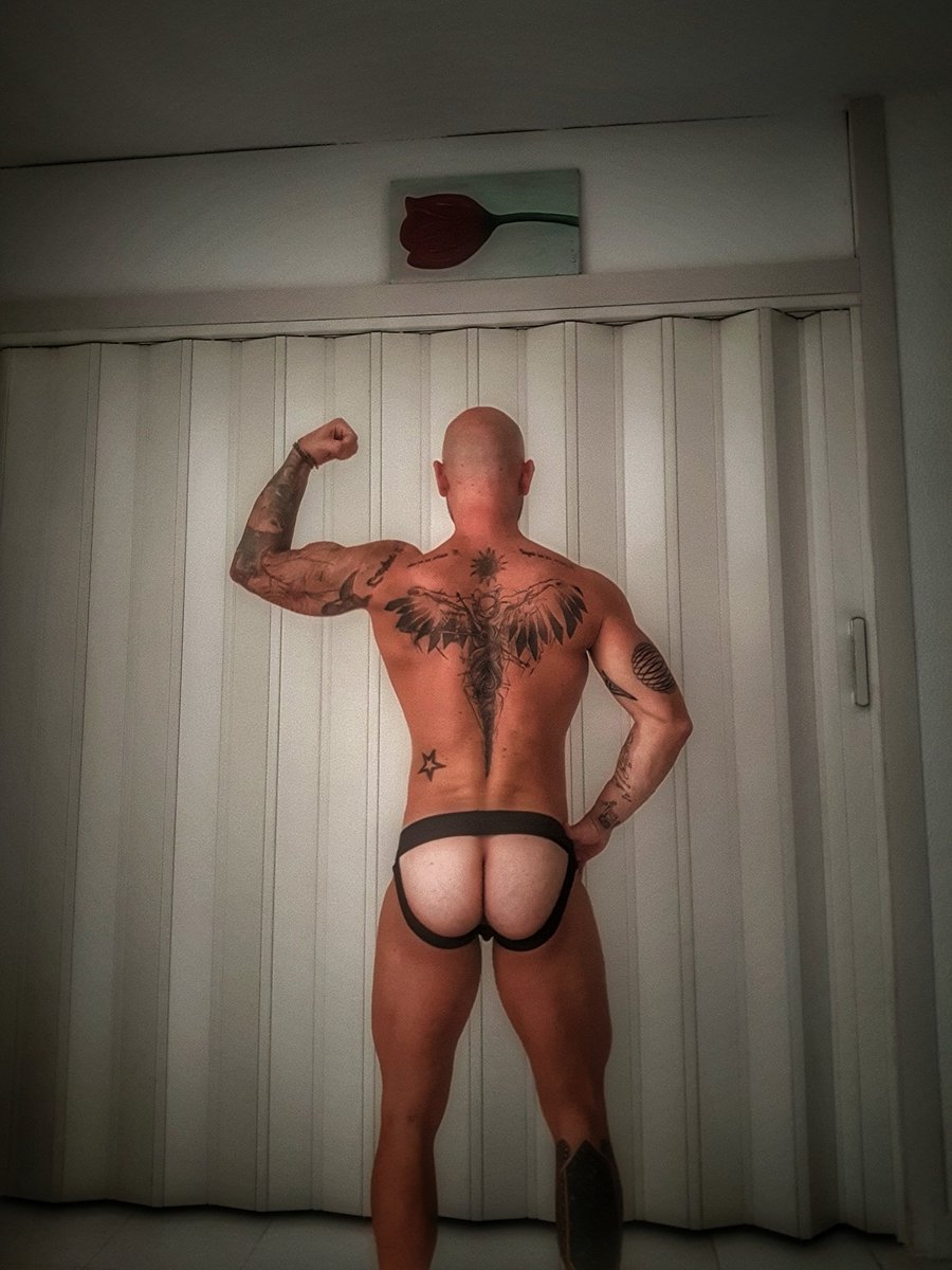 carrizopt's tweet photo. #ass #strap #jockstrsps #back #inkedlover #muscle #gayfitness https://t.co/zP2bI3pDtl