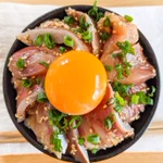 ポン酢の酸味でさっぱり美味しそう!ブリを使った簡単丼ものレシピ!