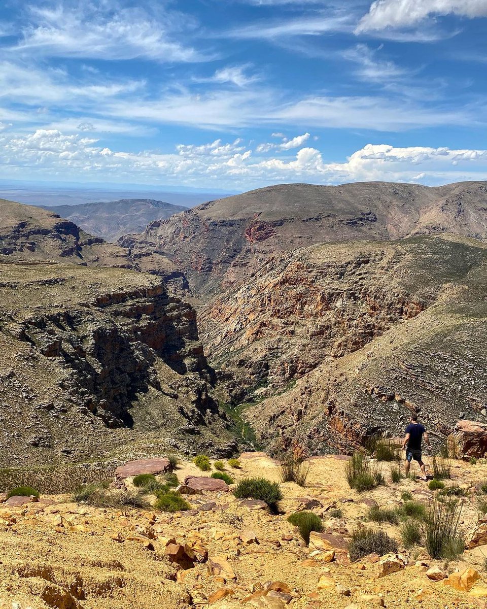 southafricauk's tweet image. Swartberg Pass is an iconic mountain pass that has found its way onto the bucket list of many travellers, and deserves a place on your Route 62 itinerary between Cape Town and Oudtshoorn.⛰😍
#MeetSouthAfricaNow #LittleKaroo #Oudshoorn #Route62 📸 IG @ctmylove