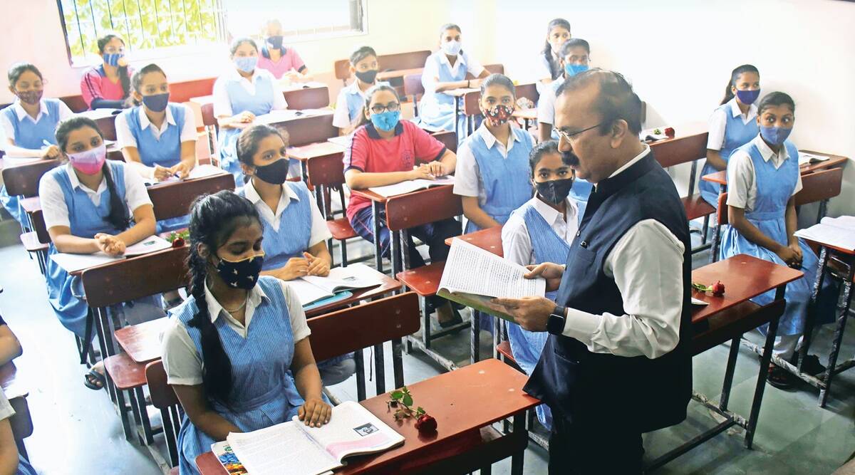 mediaindiagroup's tweet image. After representations by parents&apos; organisations &amp;amp; academicians, #Maharashtra govt decides on #schoolsreopening for all classes from Monday. On Jan 8, all schools were closed until Feb 15 due to #OMICRON variant of #COVID19, but as cases dipped demand for reopening rose. #MIG