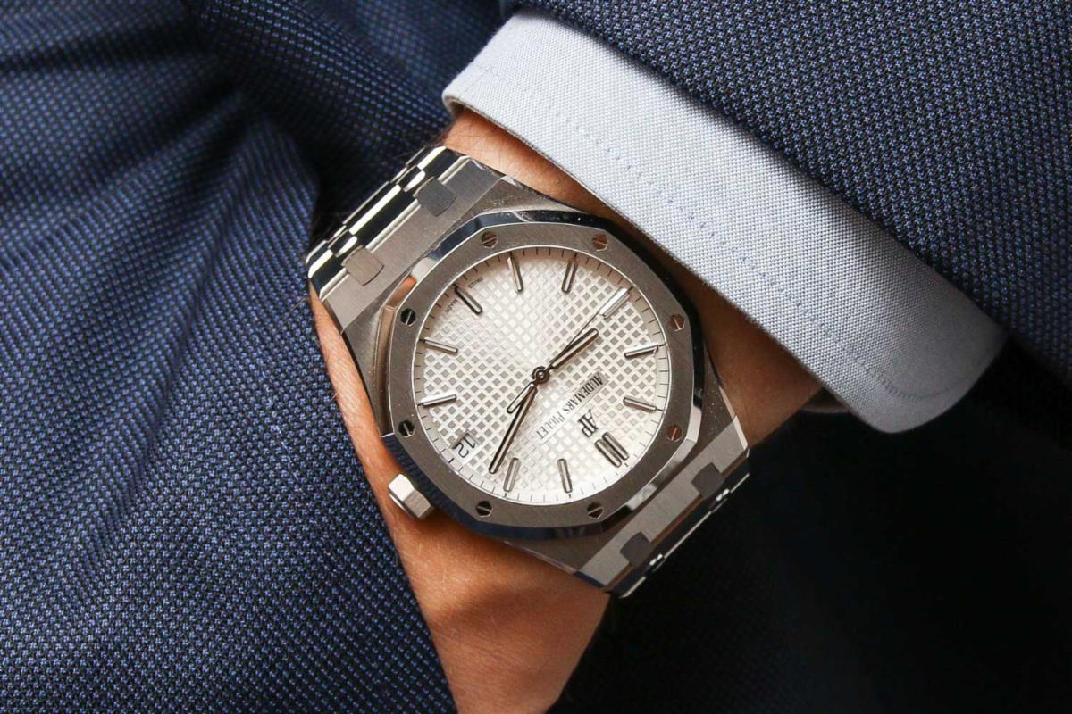 rafiuzi's tweet photo. #Mens #watches #Unisex #AutomaticDial #MensWatch #Audemars #Piguet RoyalOak #Chronograph #StainlessSteel https://t.co/dCCcAhDeBm