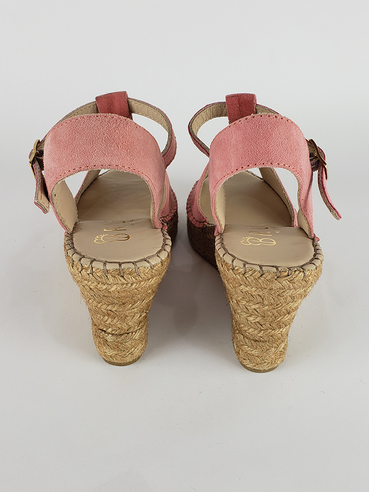 shoeferral's tweet photo. Is your size listed? (Size 4: 1) (Size 5: 1) (Size 6: 2) (Size 7: 2) (Size 8: 2) (Size 9: 1)  #shoes https://t.co/namG6jPT0l