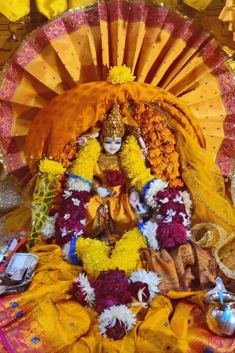 माँ बगलामुखी आप सभी पर अपनी कृपा और आशीर्वाद बनाए रखें। जय माँ बगलामुखी।