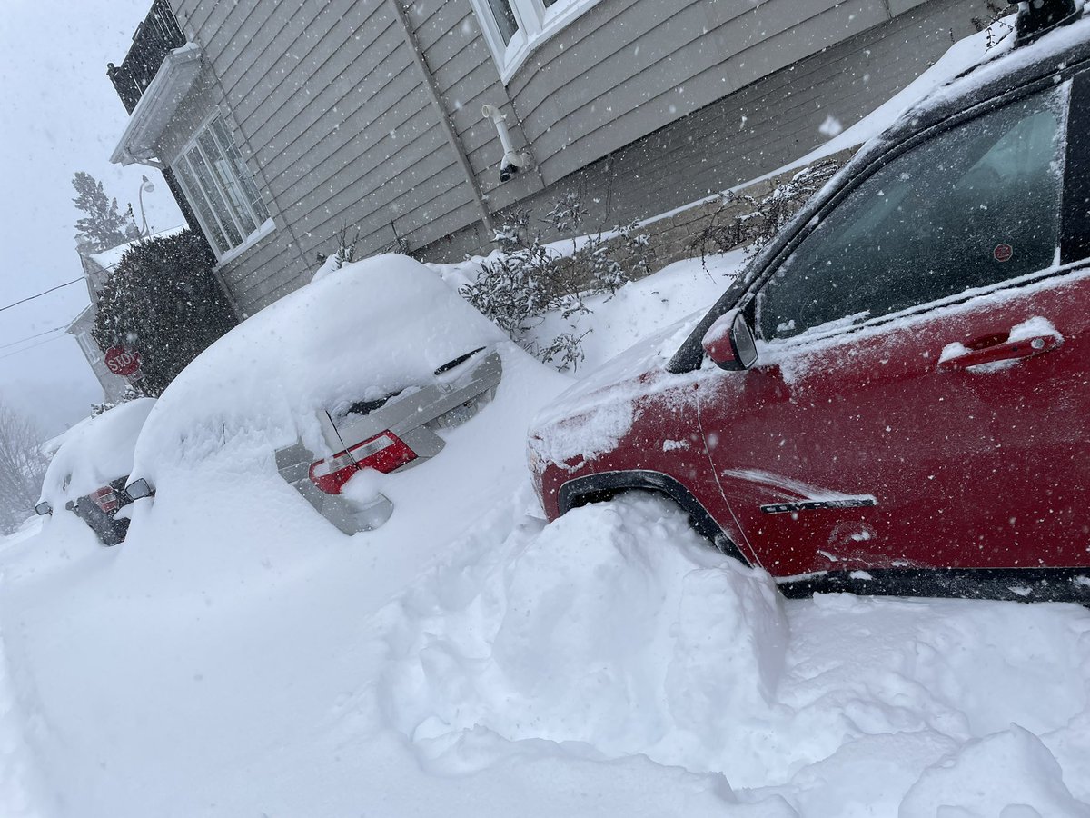 SandySoave's tweet photo. @JoanneSoave I can’t believe it.  This is what we are dealing with 3.5 hours away (beyond my knees - never seen anything like it in my life) 👀 https://t.co/6o9UNwnDCS