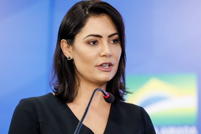 KleberRenatoPr's tweet photo. "O Brasil é do Senhor Jesus!" (Michelle Bolsonaro).

Tá, mas afinal, o cheque era de quem? https://t.co/vKqGdIrdoX