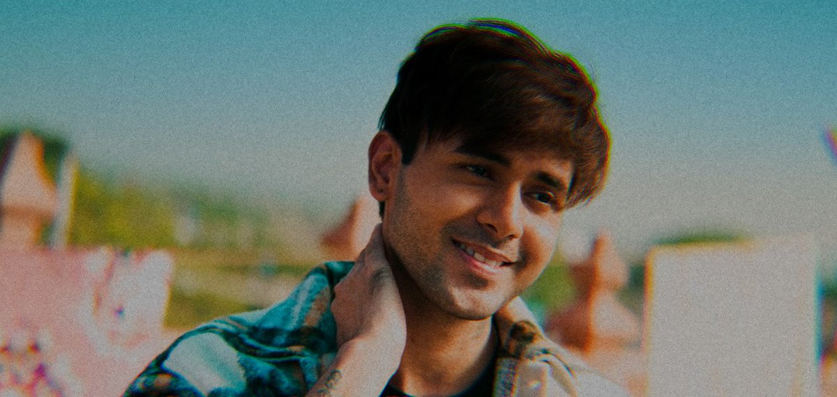 taareginn_'s tweet photo. I had to come for this song is a masterpiece. The vibe, song, lyrics, execution and Ashdeep's unmatched chemistry, everything was top notch! Loved every bit of the mv. The wait was worth it. They have nailed it!!

DIL TUJHKO CHAHE OUT NOW https://t.co/JCLw8mzNV7