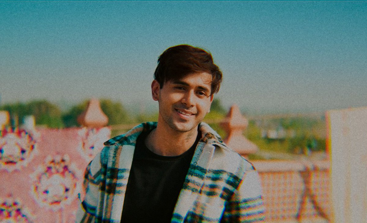 taareginn_'s tweet photo. I had to come for this song is a masterpiece. The vibe, song, lyrics, execution and Ashdeep's unmatched chemistry, everything was top notch! Loved every bit of the mv. The wait was worth it. They have nailed it!!

DIL TUJHKO CHAHE OUT NOW https://t.co/JCLw8mzNV7