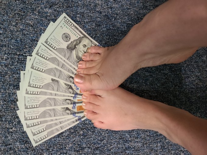 Time for RT game? Costs you nothing. Costs "KMSlotMachine" however much we can rack up on his tab. He'll<a href="/tag/rtgame"class="tags"><span>#rtgame</span></a><a href="/tag/thekellective"class="tags"><span>#thekellective</span></a><a href="/tag/findommegames"class="tags"><span>#findommegames</span></a>