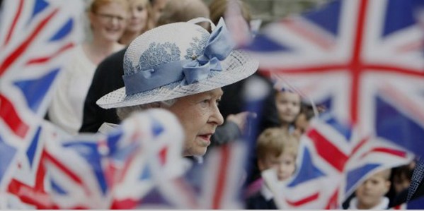 thevents's tweet photo. Not long left to apply for a small grant for your event to celebrate The Queen's  #PlatinumJubilee @TowerHamletsNow are supporting community events and celebrations June 2 - 5 2022 from The Mayor's Covid Recovery Fund. Apply by 31 Jan https://t.co/bvUHaQtffq https://t.co/bYnRmklezr