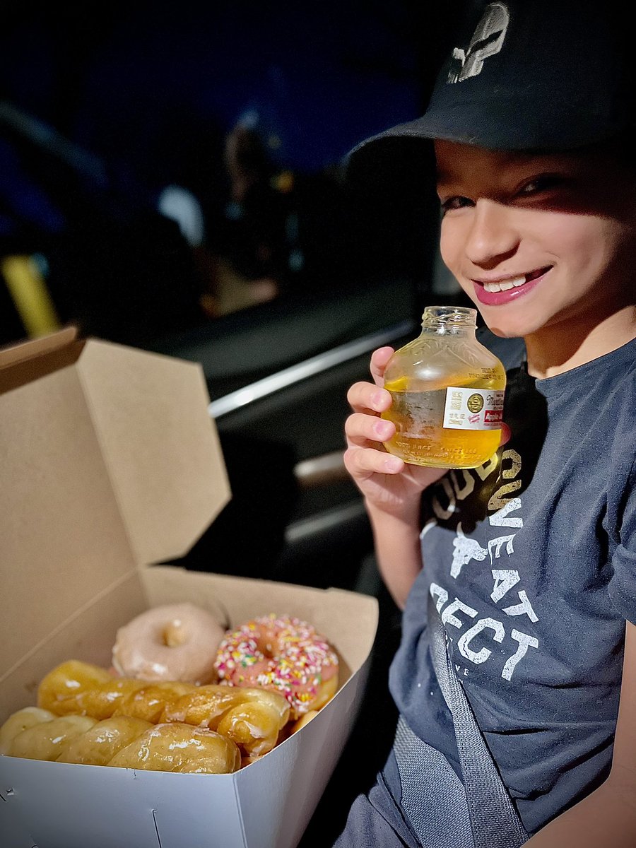 NicoleCritesTV's tweet photo. Early morning donut date w my dude #dutchdonutfactory #Mesa 🍩❤️👌
#loveexplosion❤️💥 https://t.co/eApUNxoXZT