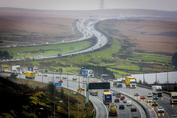 CityLifeManc's tweet photo. The farm sits right in the middle of the M62 between Manchester and Leeds 

📸@Examiner https://t.co/iw8CpEnKd2