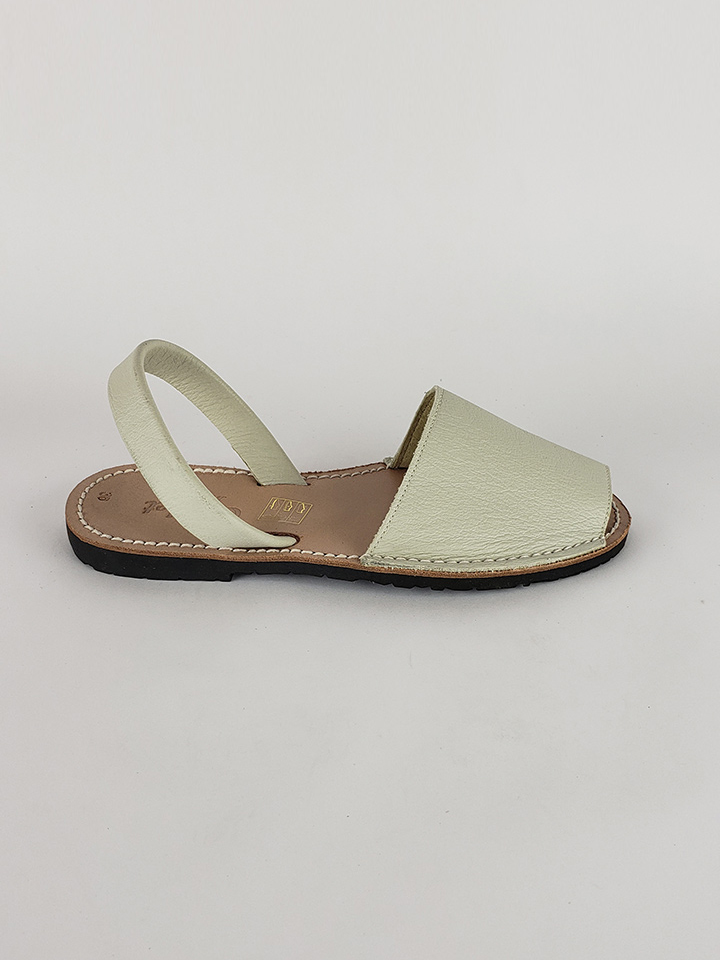 shoeferral's tweet photo. Current inventory on this item (Size 6: 1)  #shoes https://t.co/dRFCh82A0D