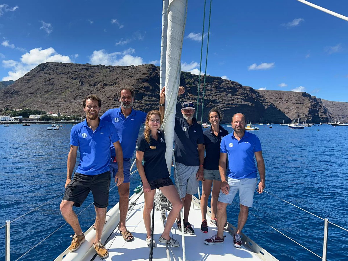 📣 [Leg 2: challenge taken!] Our sailboat Iris arrived on the island of St. Helena on January 19 at 3:00 am after 36 days at sea. Mission accomplished for the crew who perfectly completed their mission. A big bravo! 👏 Check out the article blue-observer.com/expedition-leg…