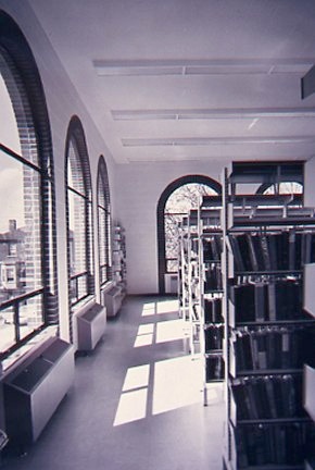BPL_inthecity's tweet photo. Today we're sharing a TRUE throwback to the early 90's when the Barrie Public Library was located on Collier street where the MacLaren Art Centre is now. We love the moody feel this picture gives off.
What is your earliest memory of the library?
#tbt #librarymemories https://t.co/B9wh7THwh4