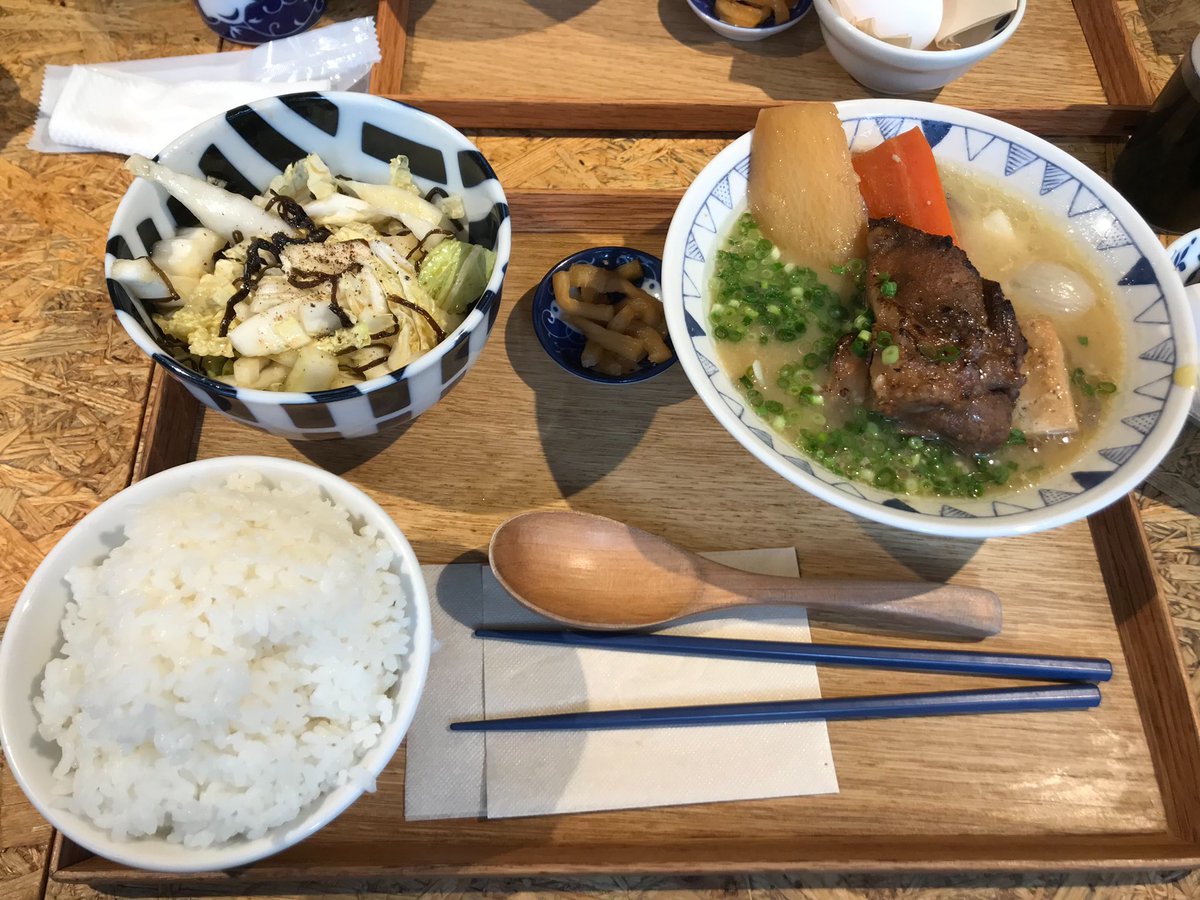 少し前に味噌汁専門店に行ったのですが、スペアリブ汁？みたいなものを飲みました！

和なんだから洋なんだか...笑

#味噌汁　#下北沢　#ごちとん
#豚汁専門店