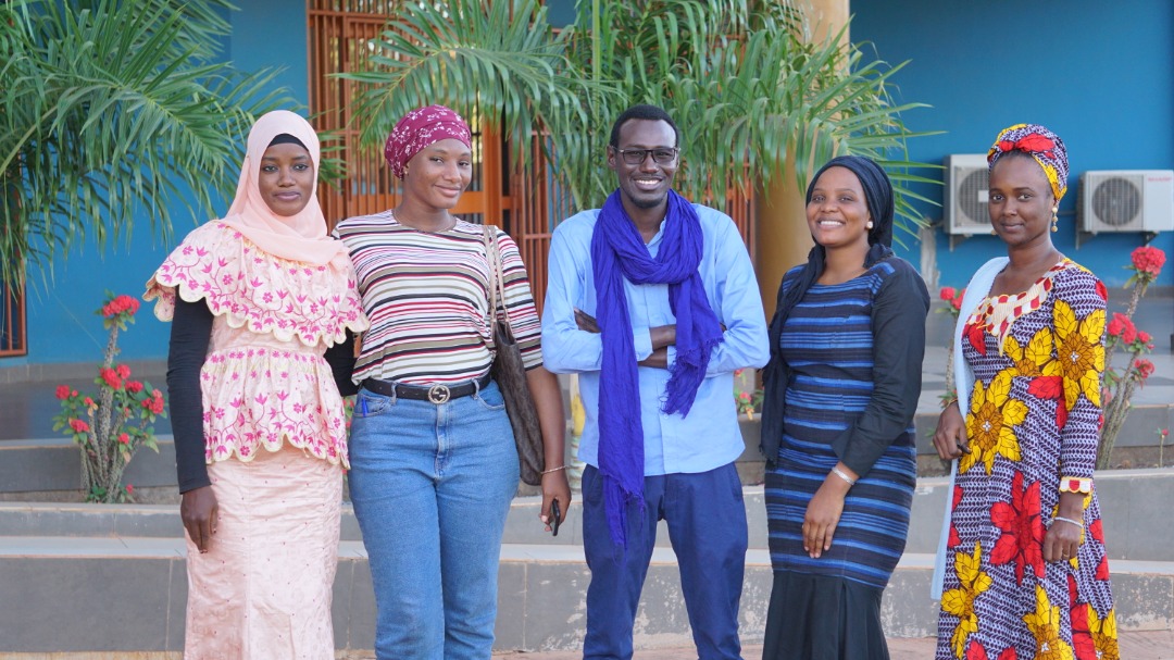 "Tout pays est le pays de la jeunesse. Il meurt quand la jeunesse meurt."
Jean Giraudoux

Doux Jeudi.

#IYA4D_16DaysOfActivisme 
#IYA4D
#END_GVB
#STOP_VBG
#RJASRPFMali
#Strong_Woman
#MAJ_AMPPF 
#LIFE_MATTERS