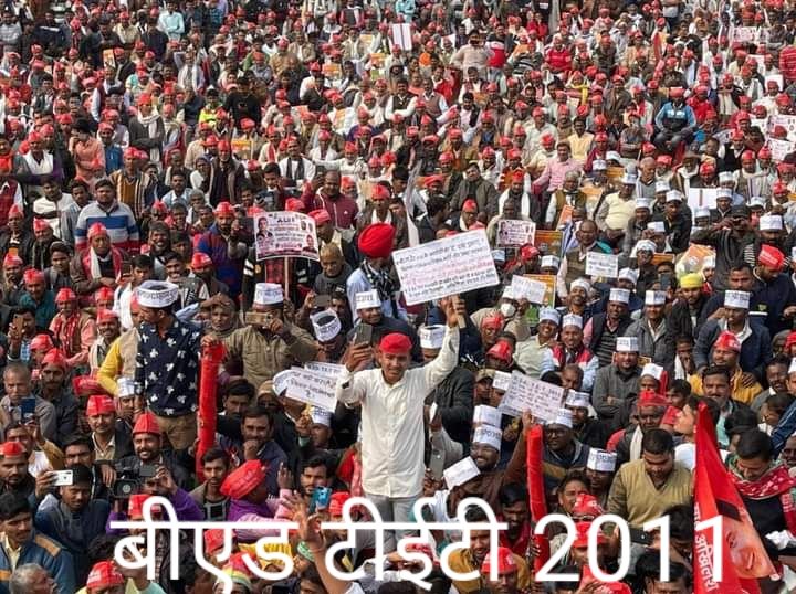 #BEdTET2011उत्तीर्ण_अखिलेश_को_बनायेंगे_मुख्यमंत्री
उत्तर प्रदेश का मजदूर पुकार रहा अखिलेश आइये।

सफेद टोपी जिन्दाबाद
<a href="/yadavakhilesh/">Akhilesh Yadav</a>
<a href="/dimpleyadav/">Dimple Yadav</a>
<a href="/sunilyadv_unnao/">Sunil Singh Yadav</a>
<a href="/RamGovindChaud/">Ram Govind Chaudhari</a>
<a href="/proframgopalya1/">Prof. Ram Gopal Yadav</a>
<a href="/oprajbhar/">Om Prakash Rajbhar</a>
<a href="/jayantrld/">Jayant Singh</a>
<a href="/juhiesingh/">Juhie Singh</a>
<a href="/anuragspparty/">Dr Anurag bhadouria</a>
<a href="/samajwadiparty/">Samajwadi Party</a>
<a href="/MediaCellSP/">Samajwadi Party Media Cell</a>