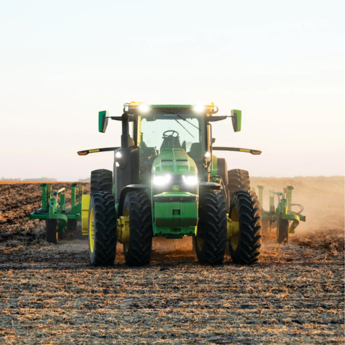numadic's tweet photo. 8R tractor, developed by Deere &amp; Co., is the world's first self-driving tractor. A farmer can give the machine new orders using a smartphone app and will help them save money and automate work.

#SelfDrivingTractor #AutonomousVehicles #CostEffective #Undisrupt #Movement #Numadic https://t.co/G0lvZPA0ix