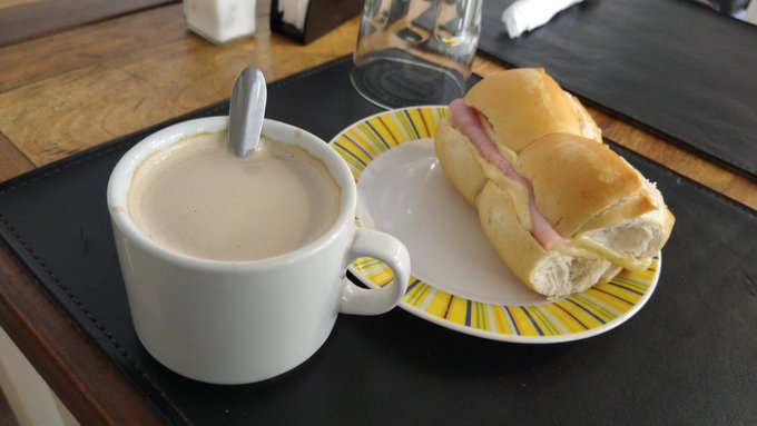 Nom nom. https://t.co/aZ1RUOQ9tL<a href="/tag/elbananero"class="tags"><span>#elbananero</span></a>