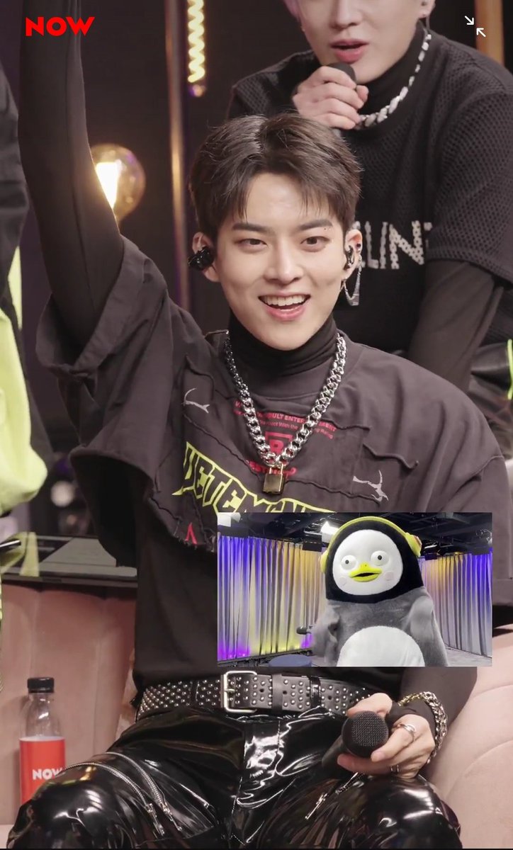 NewWorId_VlCTON's tweet photo. subin had a surprise video from pengsu he looked so happy lol https://t.co/Ogce6rXH80