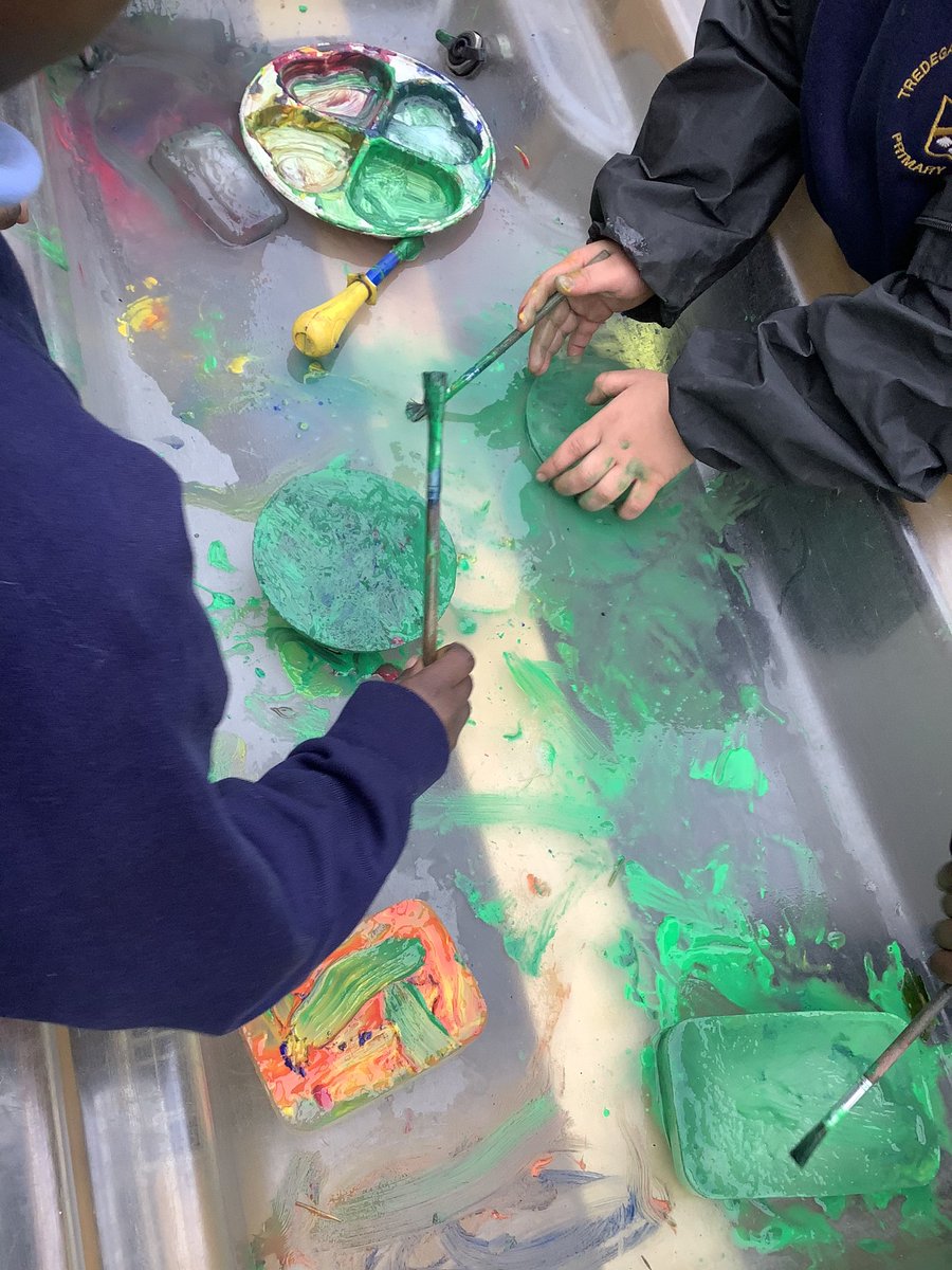 tredegarvillecw's tweet photo. #year1 #aweandwonder #naturalplay #exploringcolour
Exploring colours and ice in our play https://t.co/NiMxzYuAjN