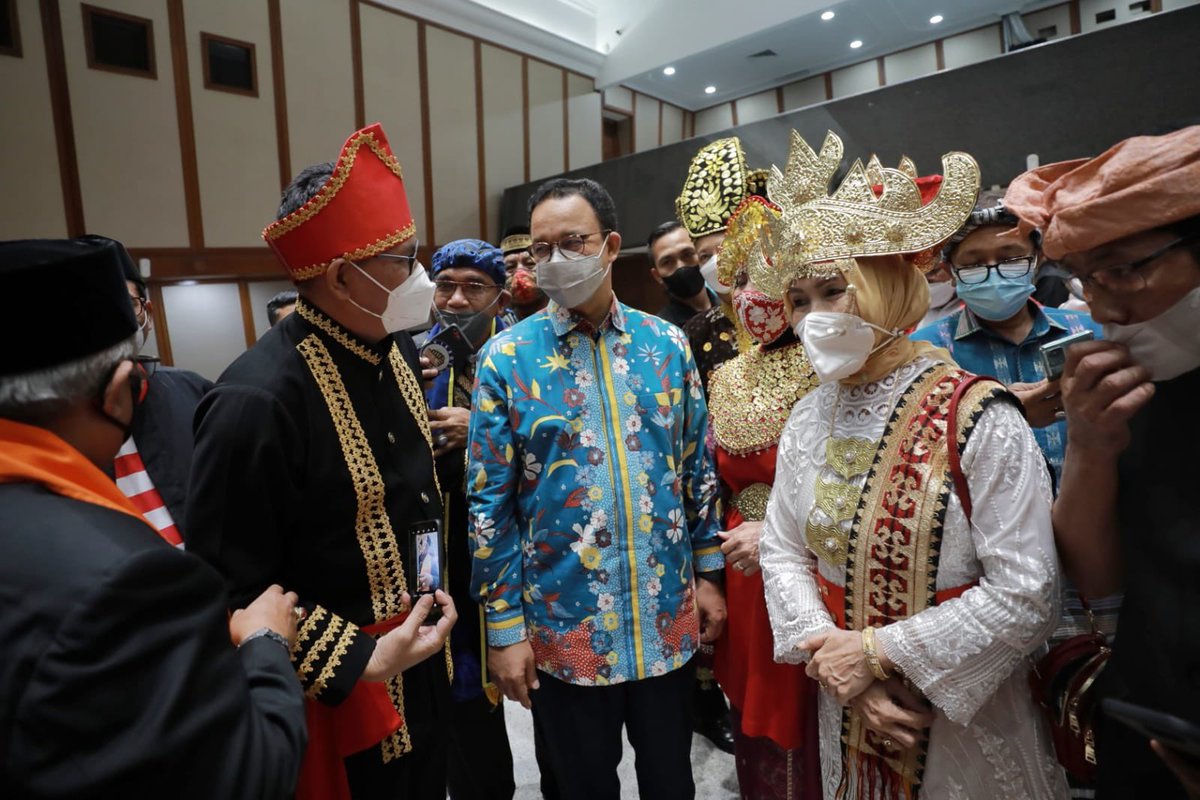 aniesbaswedan's tweet photo. Selamat bertugas kepada pengurus Forum Pembauran Kebangsaan (FPK) 2021-2026.

Sebuah amanat baru diembankan kepada Ibu/ Bapak semua, untuk terus memperkokoh persatuan, memupuk kebersamaan dan menjaga keteduhan di kota Jakarta, simpul persatuan Indonesia.

https://t.co/fW6ZaRHVEd https://t.co/AUwKVJopXc