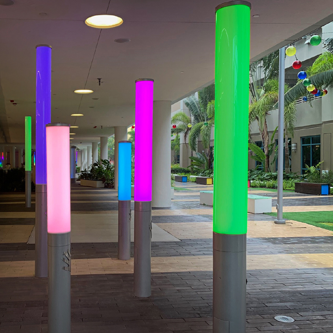 LuminisLighting's tweet image. Color tunable Lumistik columns add magic to a pedestrian zone at Nicklaus Children’s Hospital in Miami, FL. When children touch the custom metal handprint, it triggers a sensor that changes the color of the LEDs.  luminis.com/products/color…
#colortuning #RGBW